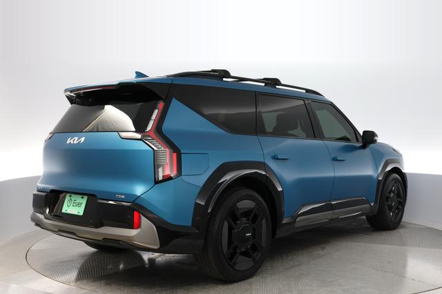 2024 Kia EV9 — photo 2 of 21