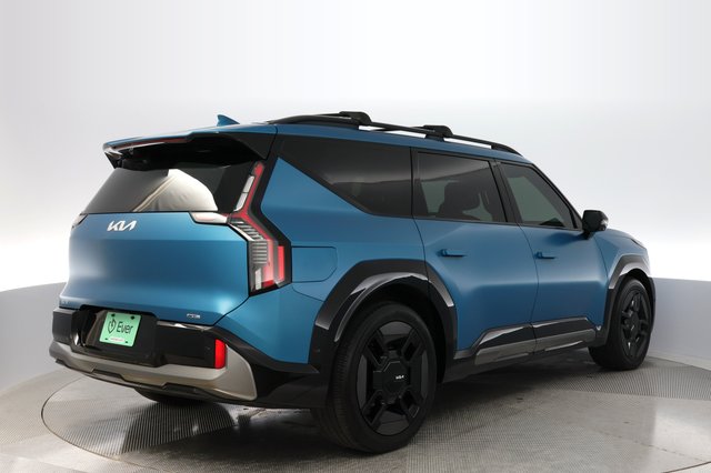 2024 Kia EV9 — photo 2 of 21