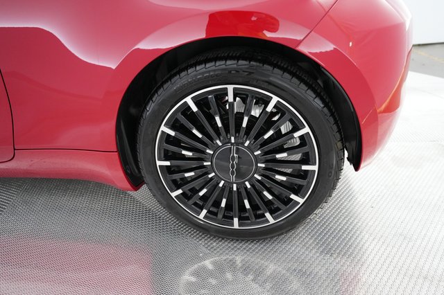 2024 Fiat 500e — photo 15 of 19