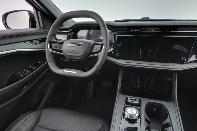2025 Jeep Wagoneer S — photo 20 of 26