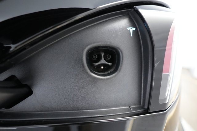 2026 Tesla Model S — photo 8 of 25