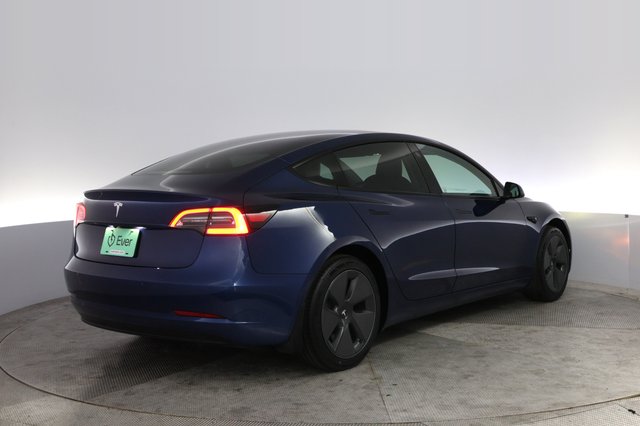 2022 Tesla Model 3 — photo 2 of 26
