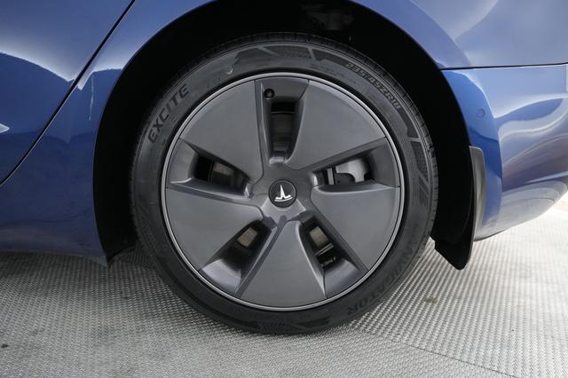 2022 Tesla Model 3 — photo 7 of 26