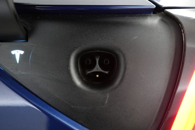 2022 Tesla Model 3 — photo 8 of 26