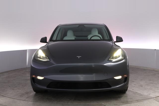 2023 Tesla Model Y — photo 9 of 22