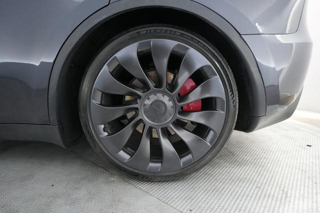 2023 Tesla Model Y — photo 7 of 22