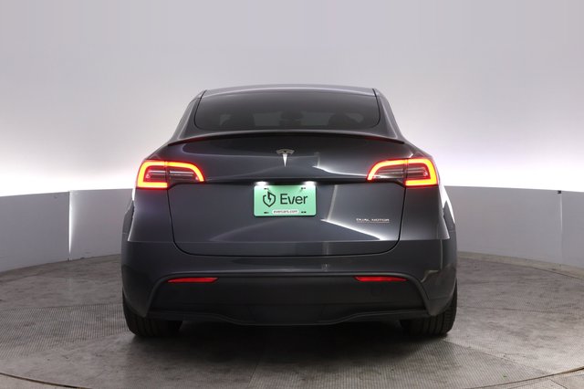 2023 Tesla Model Y — photo 12 of 22