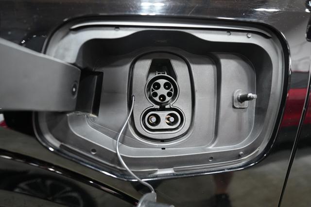 2024 Chevrolet Equinox EV — photo 8 of 21