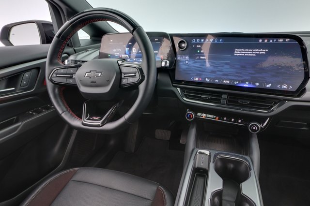 2024 Chevrolet Equinox EV — photo 18 of 21