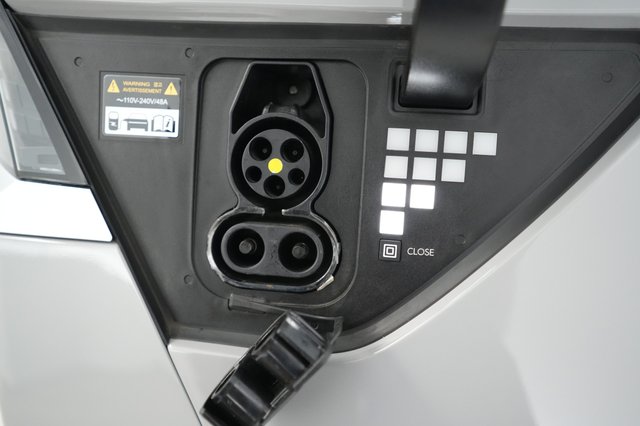 2024 Hyundai IONIQ 5 — photo 8 of 24