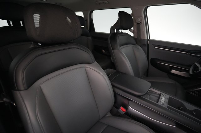 2024 Kia EV9 — photo 18 of 23