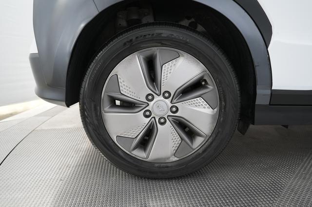2021 Hyundai Kona Electric — photo 7 of 24