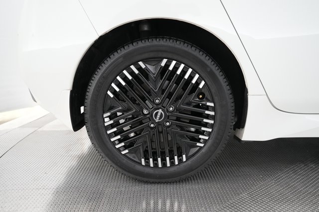 2025 Nissan LEAF — photo 15 of 22