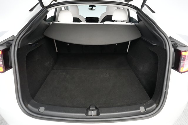 2023 Tesla Model Y — photo 6 of 21