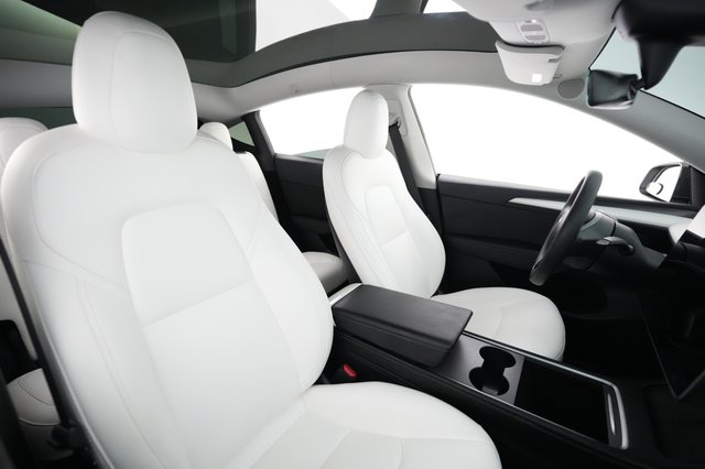 2023 Tesla Model Y — photo 18 of 21