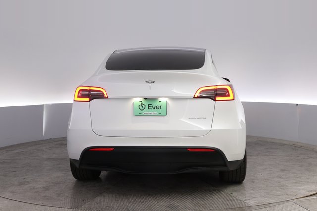 2023 Tesla Model Y — photo 12 of 21