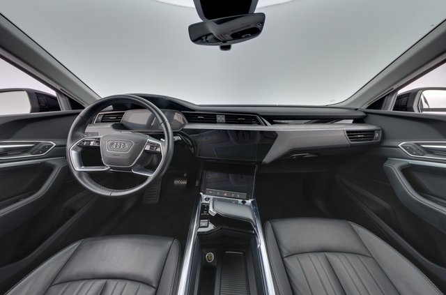 2024 Audi Q8 e-tron — photo 21 of 26