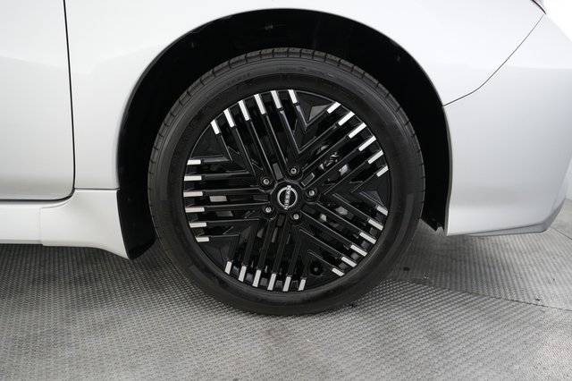 2024 Nissan LEAF — photo 16 of 25