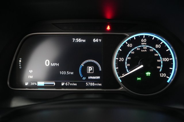 2025 Nissan LEAF — photo 5 of 22