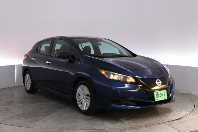 2025 Nissan LEAF — photo 10 of 25