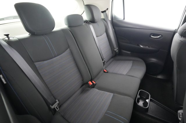 2025 Nissan LEAF — photo 4 of 25