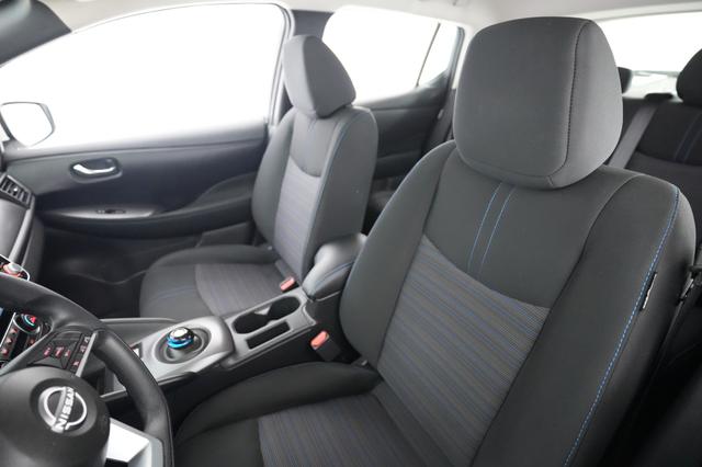 2025 Nissan LEAF — photo 3 of 23