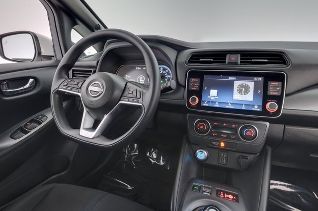 2025 Nissan LEAF — photo 20 of 23