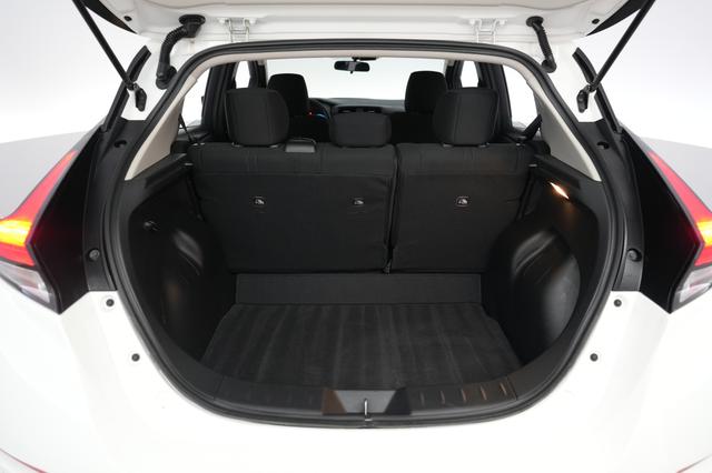 2025 Nissan LEAF — photo 6 of 23