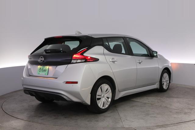 2025 Nissan LEAF — photo 2 of 24