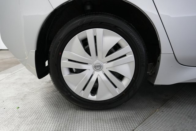 2025 Nissan LEAF — photo 17 of 24
