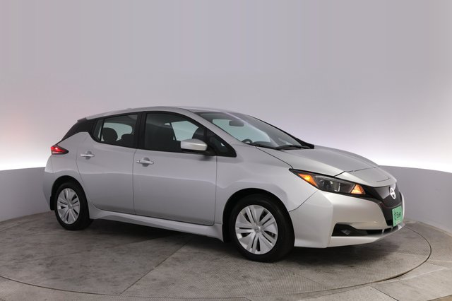 2025 Nissan LEAF — photo 11 of 24