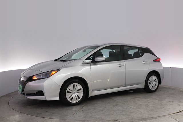 2025 Nissan LEAF — photo 14 of 24