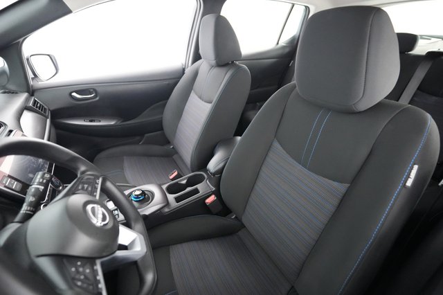 2025 Nissan LEAF — photo 3 of 24