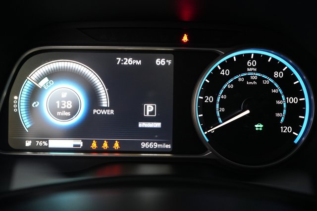 2025 Nissan LEAF — photo 5 of 24