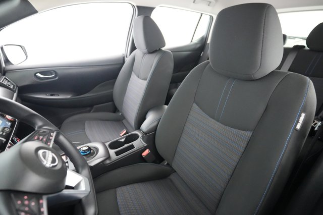 2025 Nissan LEAF — photo 3 of 24