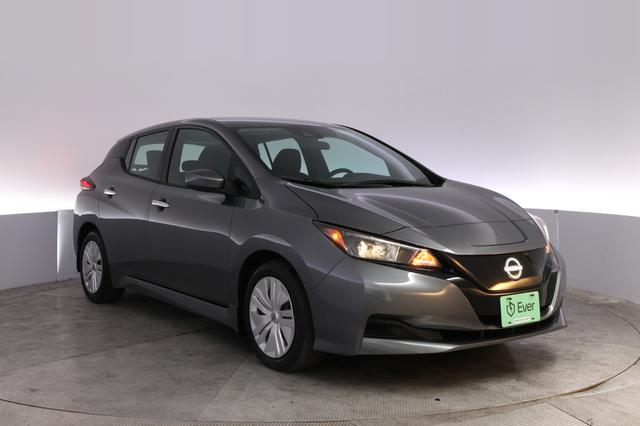 2025 Nissan LEAF — photo 10 of 24