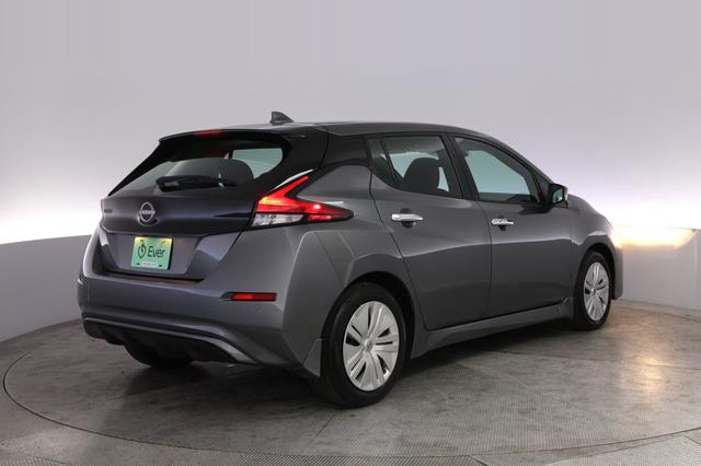 2025 Nissan LEAF — photo 2 of 24