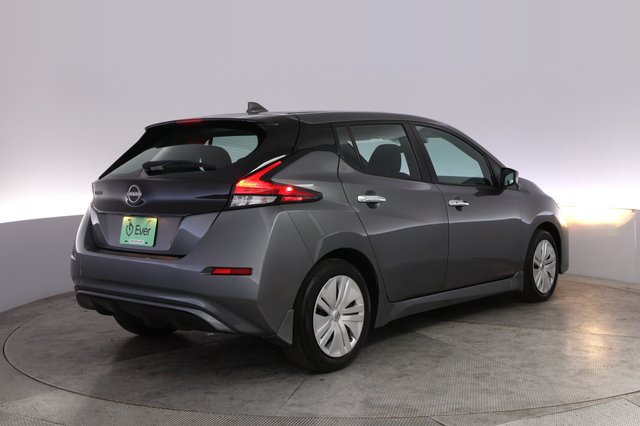 2025 Nissan LEAF — photo 2 of 24