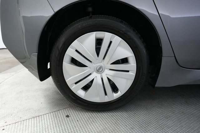 2025 Nissan LEAF — photo 17 of 24