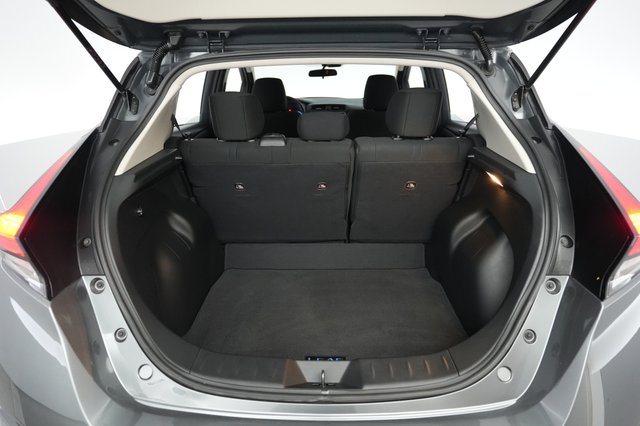 2025 Nissan LEAF — photo 6 of 24