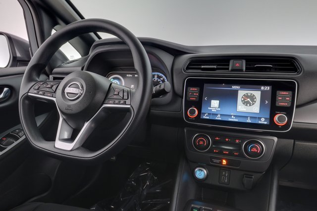2025 Nissan LEAF — photo 20 of 24