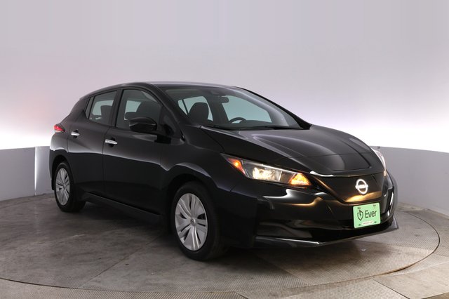 2025 Nissan LEAF — photo 10 of 23
