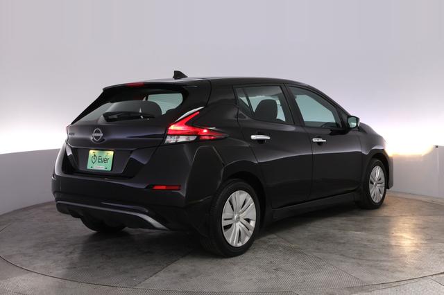 2025 Nissan LEAF — photo 2 of 23