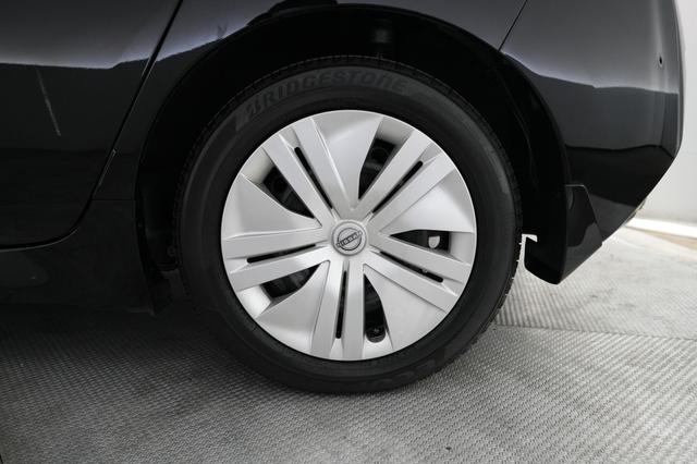 2025 Nissan LEAF — photo 7 of 23