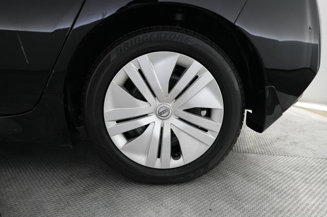 2025 Nissan LEAF — photo 7 of 23