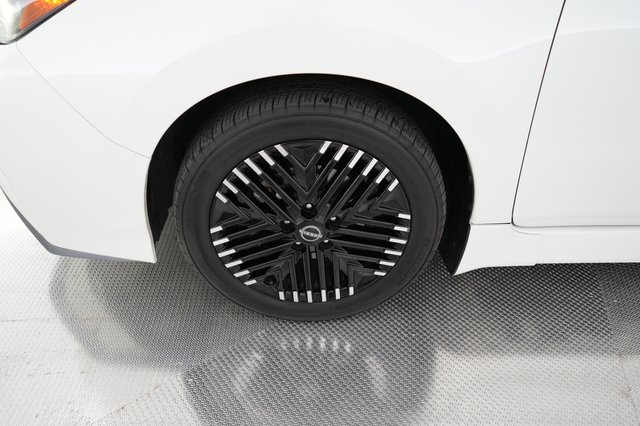 2024 Nissan LEAF — photo 14 of 19