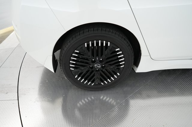 2024 Nissan LEAF — photo 7 of 19