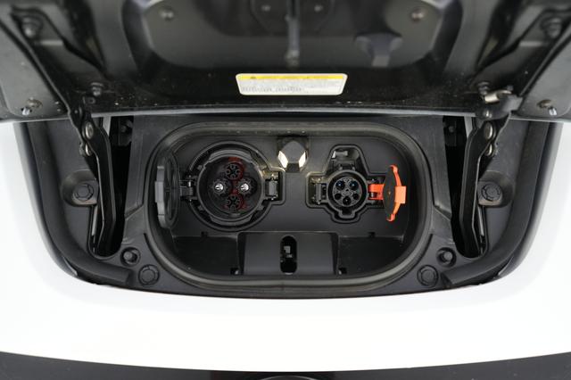 2024 Nissan LEAF — photo 8 of 19