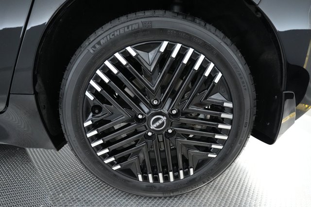 2024 Nissan LEAF — photo 7 of 23