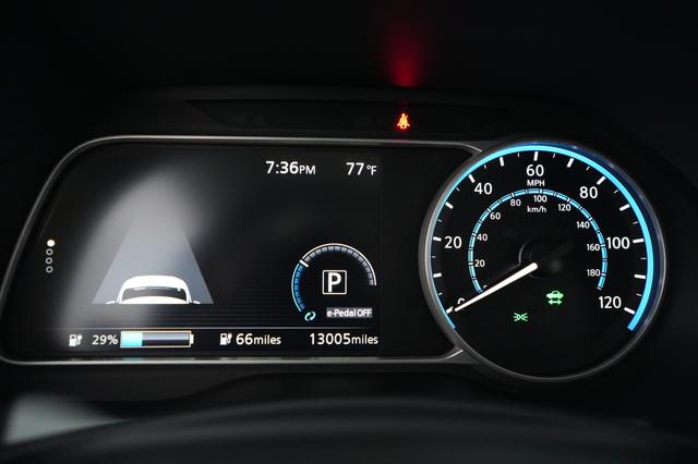 2024 Nissan LEAF — photo 5 of 23